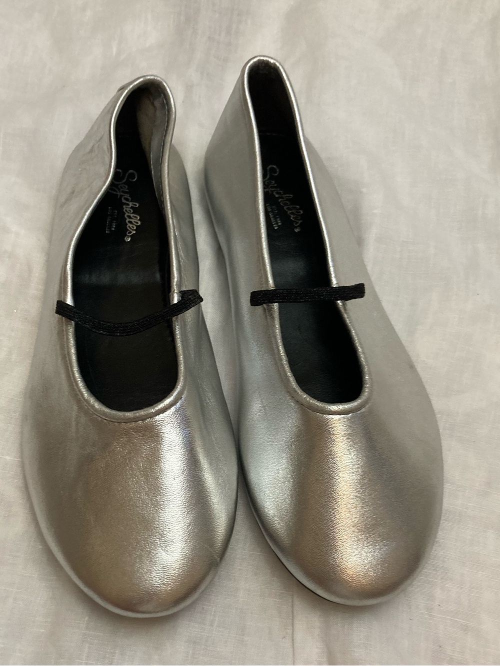 9-20 Seychelles Silver Leather Shoes Flats 8